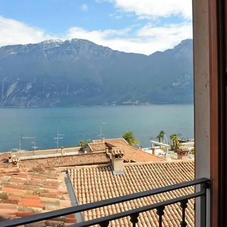 In Mit Garten Und Terrasse Und Seeblick Apartament